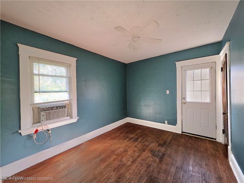 Welcome HOME to 9112 Parmelee Ave, in Cleveland! A charming and - photo 29