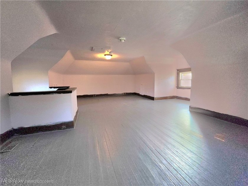 Welcome HOME to 9112 Parmelee Ave, in Cleveland! A charming and - photo 30
