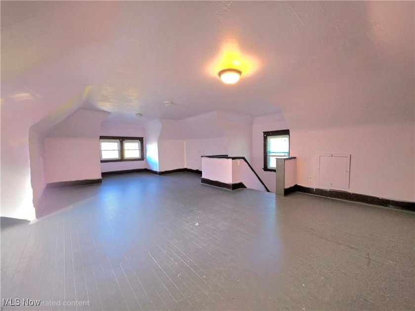 Welcome HOME to 9112 Parmelee Ave, in Cleveland! A charming and - photo 31