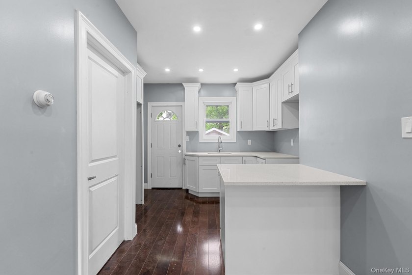 Space, style &amp; modern luxury come together at 114-06 Inwood - photo 4