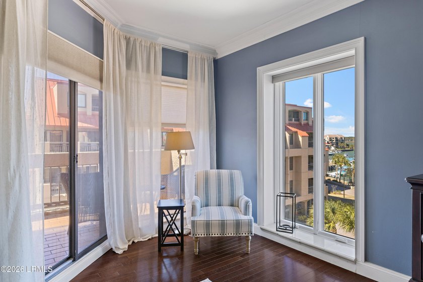 This beautifully updated 2 bedroom, 2.5 bath Harbourside II - photo 3