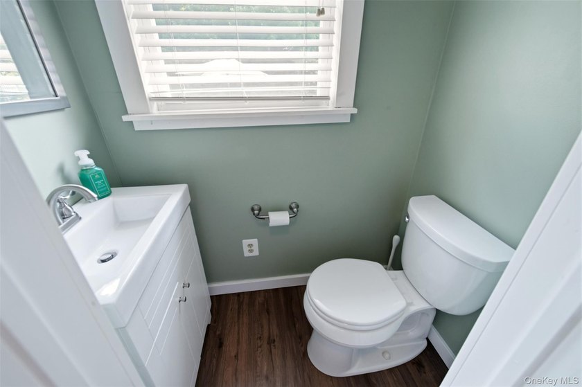 Opportunity awaits in this well-maintained home. The main level - photo 14