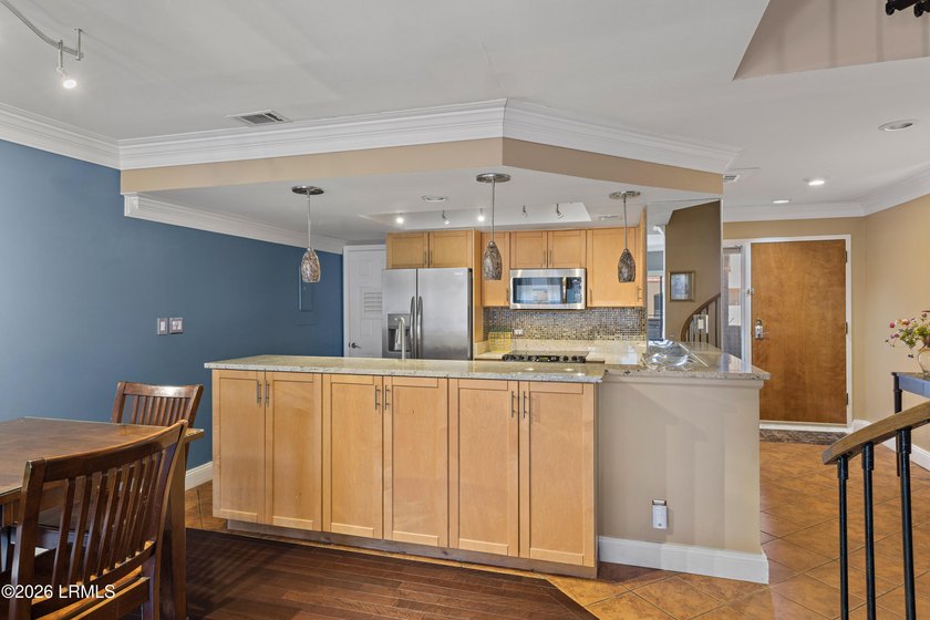 This beautifully updated 2 bedroom, 2.5 bath Harbourside II - photo 8