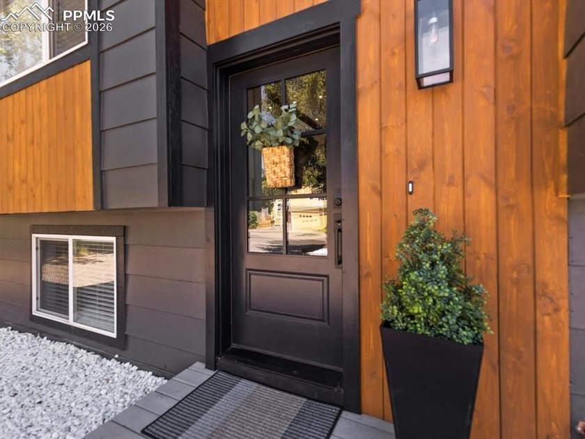 Completely Remodeled Gem in the Heart of Monument! Nestled in - photo 2
