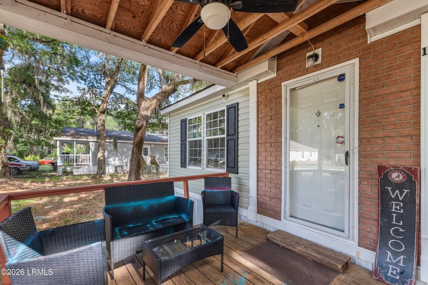 Centrally located 3 bedroom, 2 bathroom mobile home situated on - photo 5