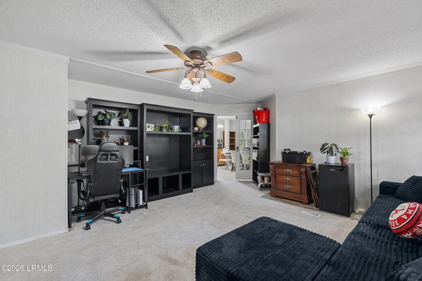 Centrally located 3 bedroom, 2 bathroom mobile home situated on - photo 6