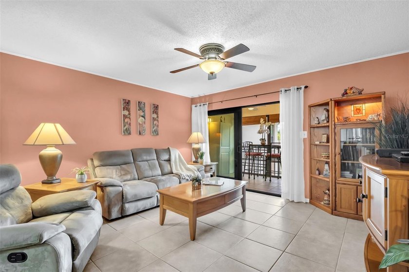 Beautiful 2-bedroom, 2-bath condo in the highly desirable - photo 5