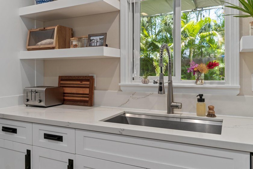 HUGE PRICE REDUCTION! Ocean views, breathtaking sunsets, and an - photo 14