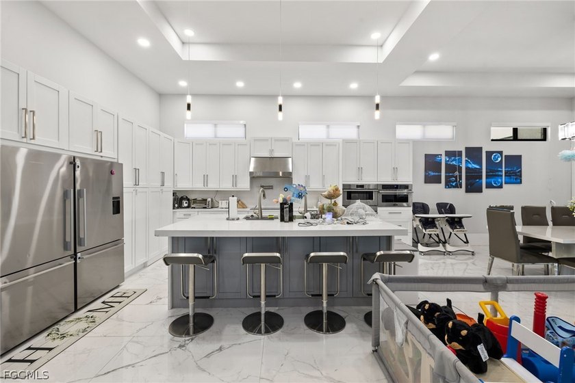 Modern large home on 1 acre, yes 20' entrance ,almost 10,000 sqf - photo 15