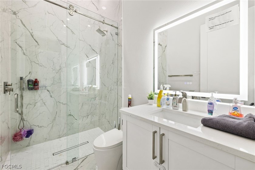 Modern large home on 1 acre, yes 20' entrance ,almost 10,000 sqf - photo 28