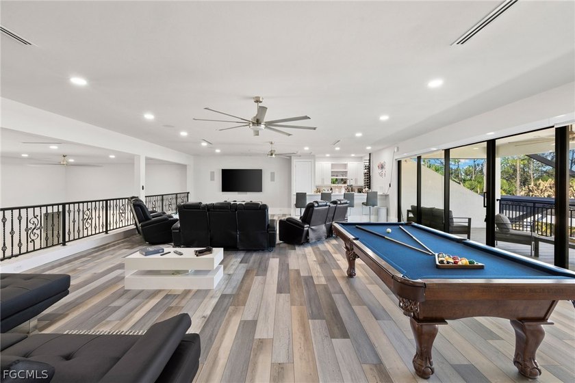 Modern large home on 1 acre, yes 20' entrance ,almost 10,000 sqf - photo 31