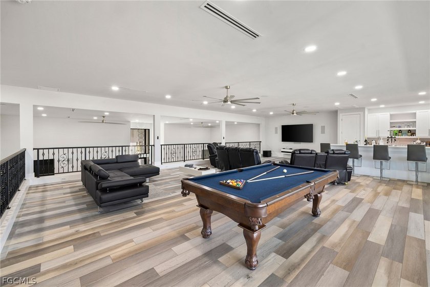 Modern large home on 1 acre, yes 20' entrance ,almost 10,000 sqf - photo 33