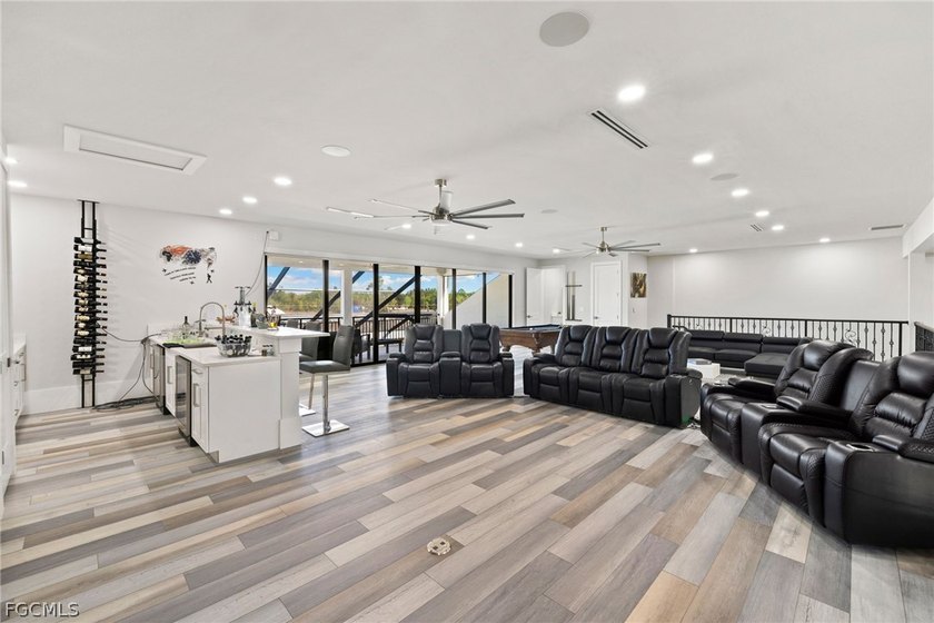 Modern large home on 1 acre, yes 20' entrance ,almost 10,000 sqf - photo 35