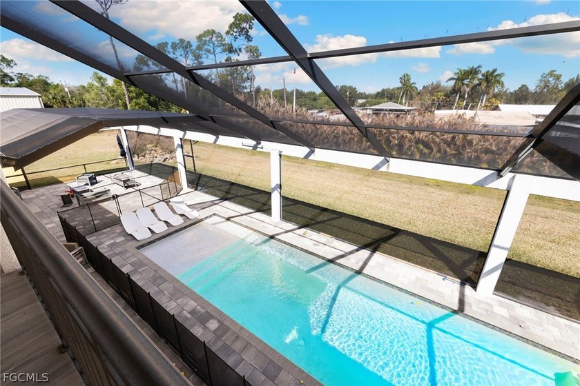 Modern large home on 1 acre, yes 20' entrance ,almost 10,000 sqf - photo 37