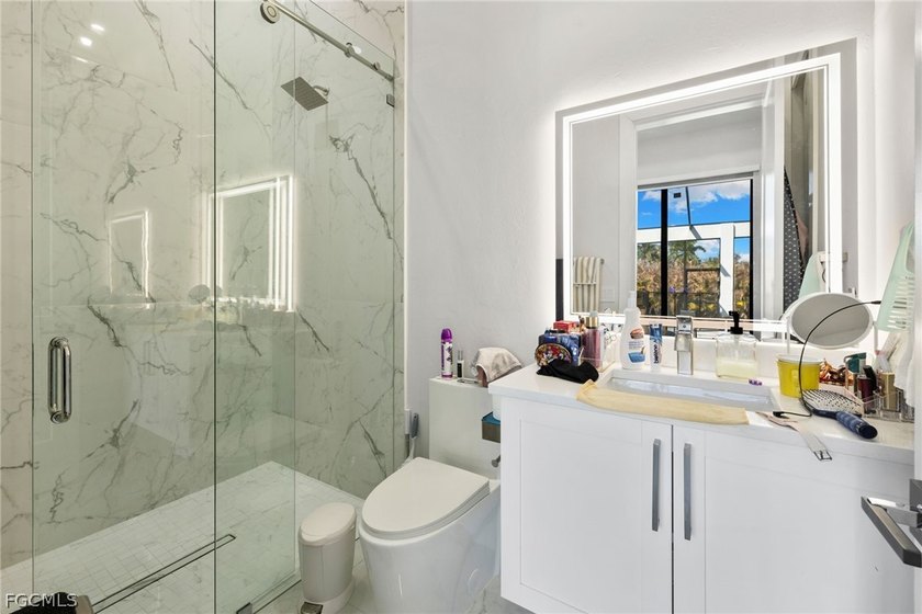 Modern large home on 1 acre, yes 20' entrance ,almost 10,000 sqf - photo 45