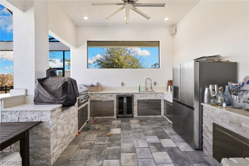 Modern large home on 1 acre, yes 20' entrance ,almost 10,000 sqf - photo 48