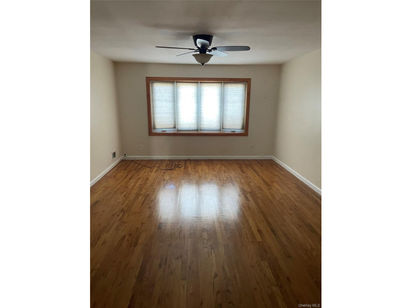 Welcome to this spacious and well-maintained Duplex in the heart - photo 12