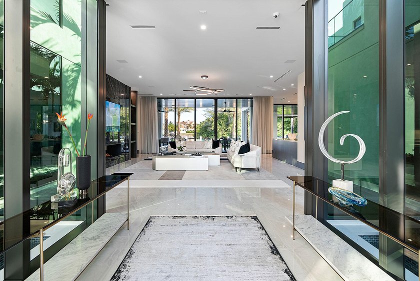 Introducing an exquisite Intracoastal Signature Estate by SRD - photo 17