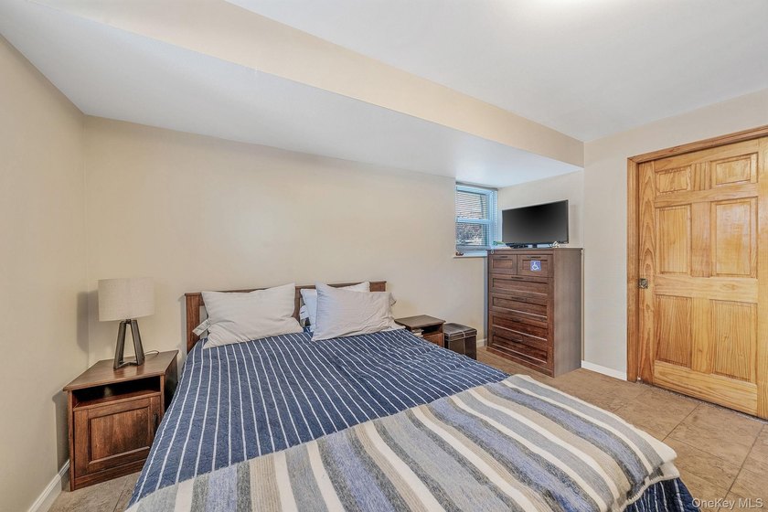 Welcome to this spacious and well-maintained Duplex in the heart - photo 23