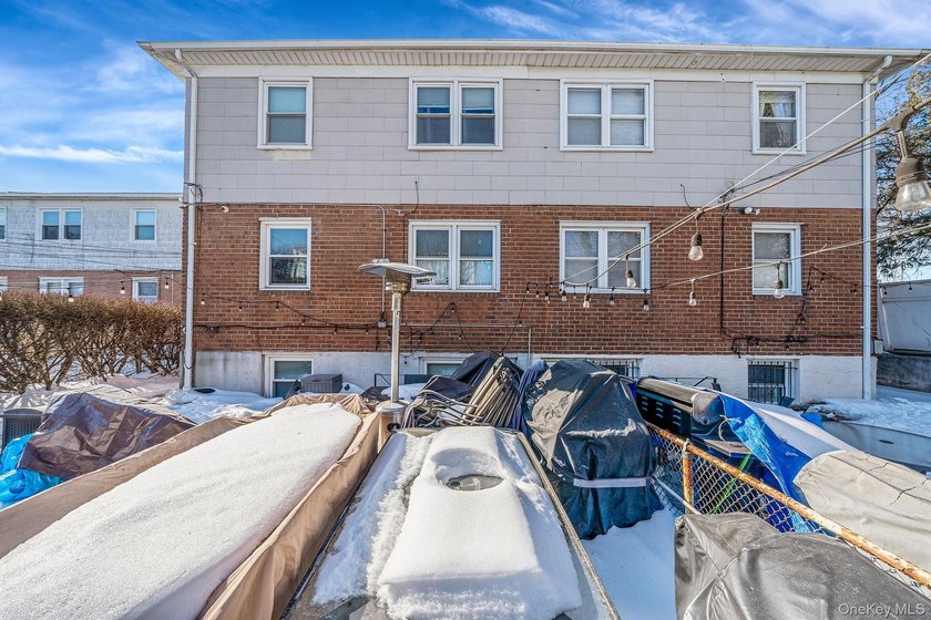 Welcome to this spacious and well-maintained Duplex in the heart - photo 26