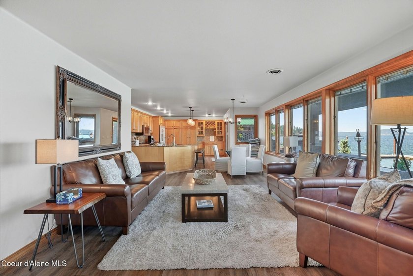 Iconic waterfront masterpiece on Lake Coeur d'Alene with over 8 - photo 39