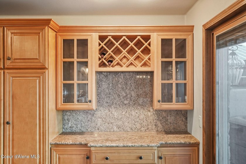 Iconic waterfront masterpiece on Lake Coeur d'Alene with over 8 - photo 53