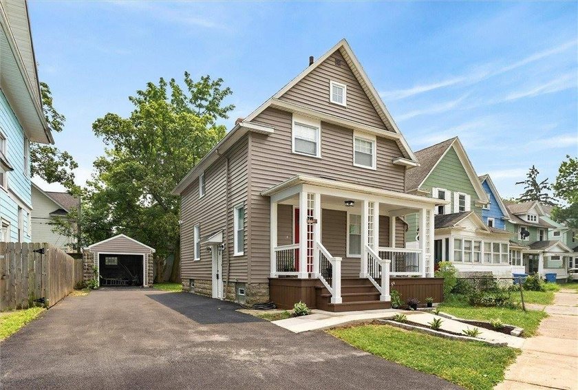 Stunning remodeled home, move right in and enjoy having all of - photo 2