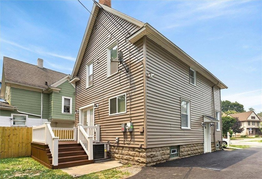Stunning remodeled home, move right in and enjoy having all of - photo 4