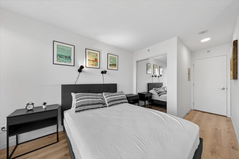 Welcome to Firenze in the heart of Downtown VW! This bright &amp; - photo 12
