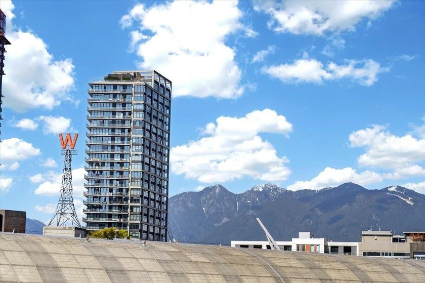 Welcome to Firenze in the heart of Downtown VW! This bright &amp; - photo 22