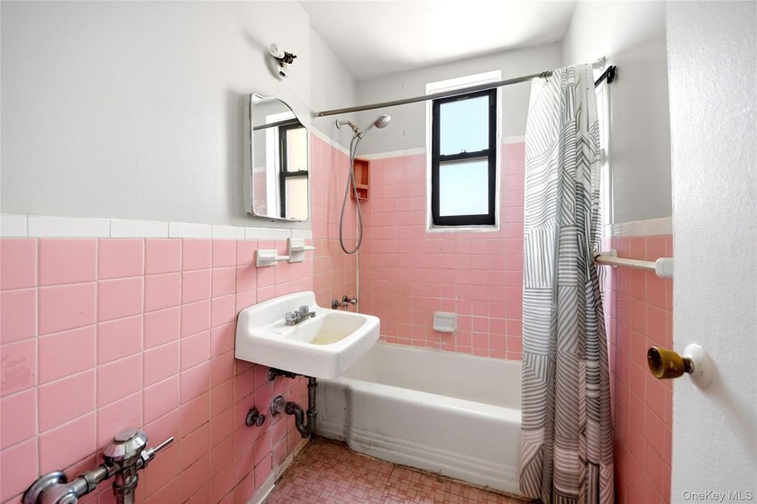 Welcome to this wonderful 2 bedroom unit in the desirable - photo 8