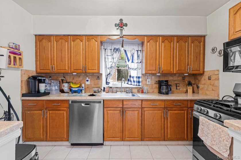 Welcome to 2027 Mayflower Avenue, a classic brick single family - photo 7