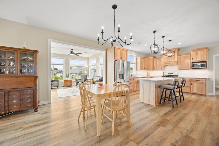 Enjoy the ease of one-level living in this beautifully designed - photo 6