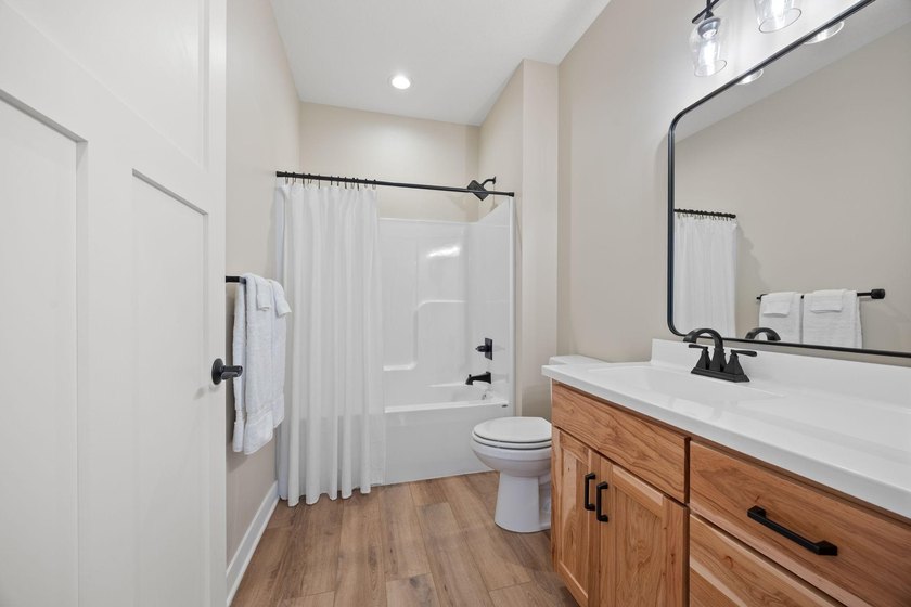 Enjoy the ease of one-level living in this beautifully designed - photo 10