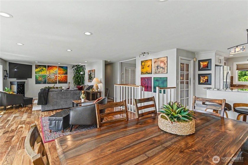 Enjoy breathtaking views of the sound &amp; Mt. Rainier, with a - photo 8