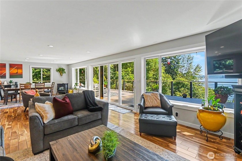 Enjoy breathtaking views of the sound &amp; Mt. Rainier, with a - photo 10