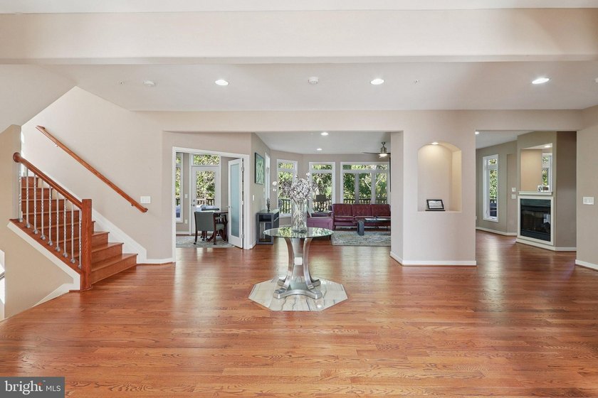 Welcome to one of the most captivating lakefront residences - photo 5