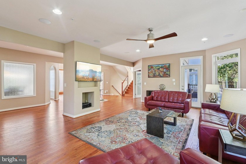 Welcome to one of the most captivating lakefront residences - photo 8