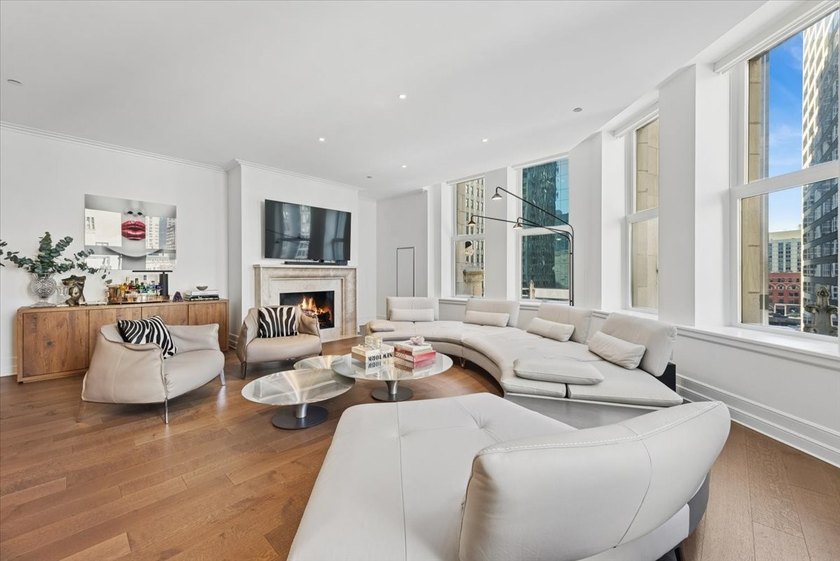 Tribune Tower Residence offers an amazing opportunity to own a - photo 7