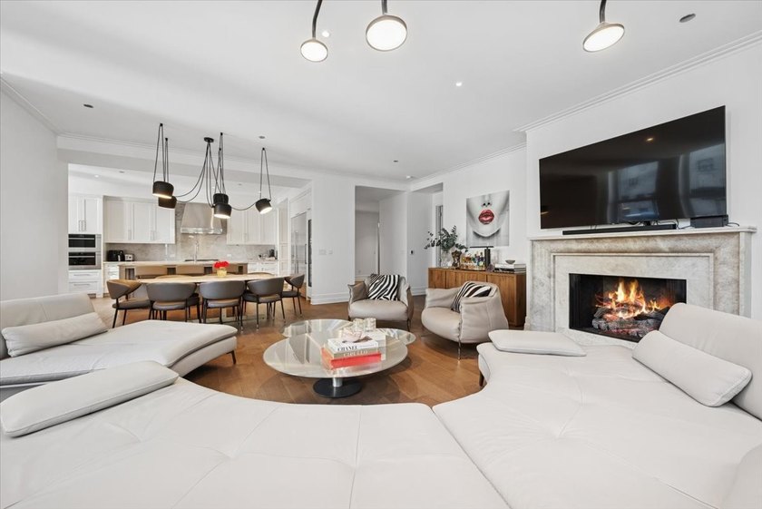 Tribune Tower Residence offers an amazing opportunity to own a - photo 8