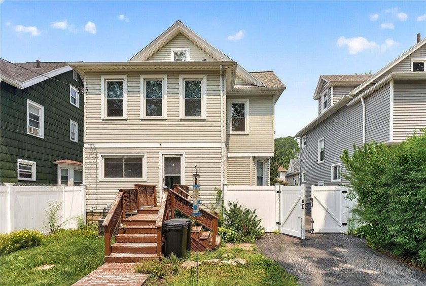 Packed with charm, space and updates, welcome to 113 - photo 3