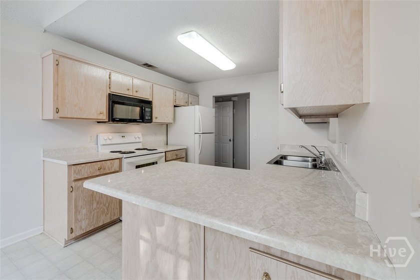 You will enjoy moving into this comfortable one-level 3-bedroom - photo 14