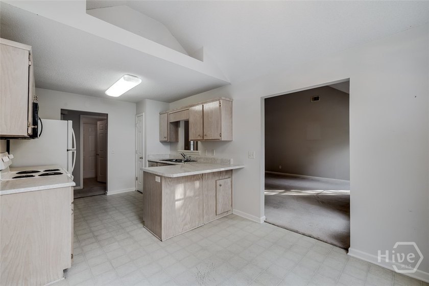 You will enjoy moving into this comfortable one-level 3-bedroom - photo 17