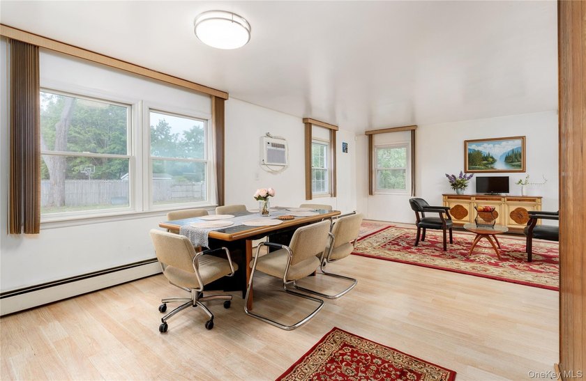 Very Spacious (2300 Square Feet) Large expanded ranch with - photo 7