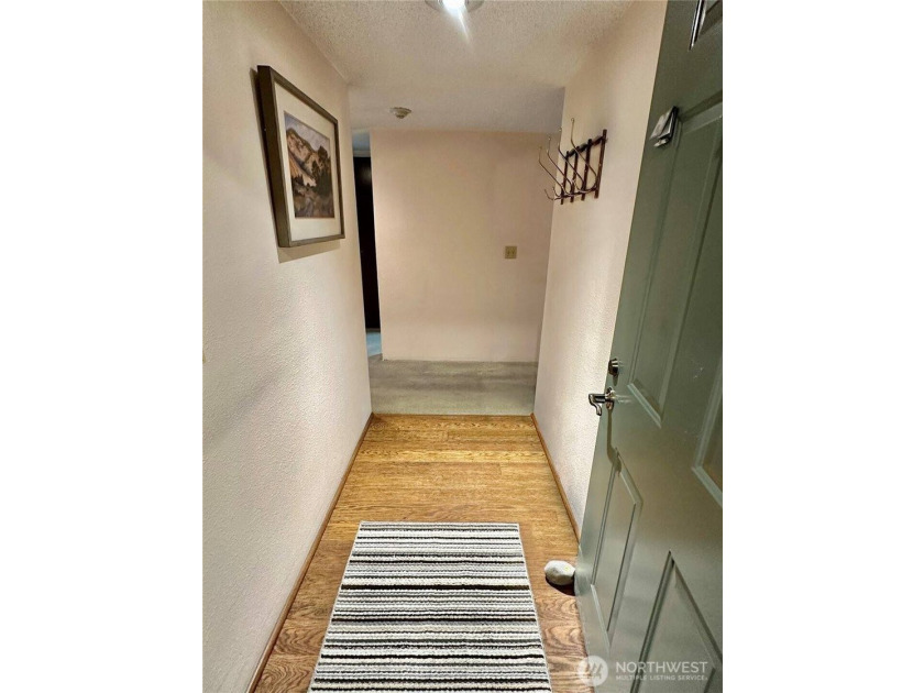 Rare East Bay Condo, Corner Unit with No Stairs &amp; over 1700 sq - photo 6