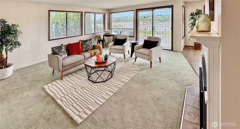 Rare East Bay Condo, Corner Unit with No Stairs &amp; over 1700 sq - photo 7