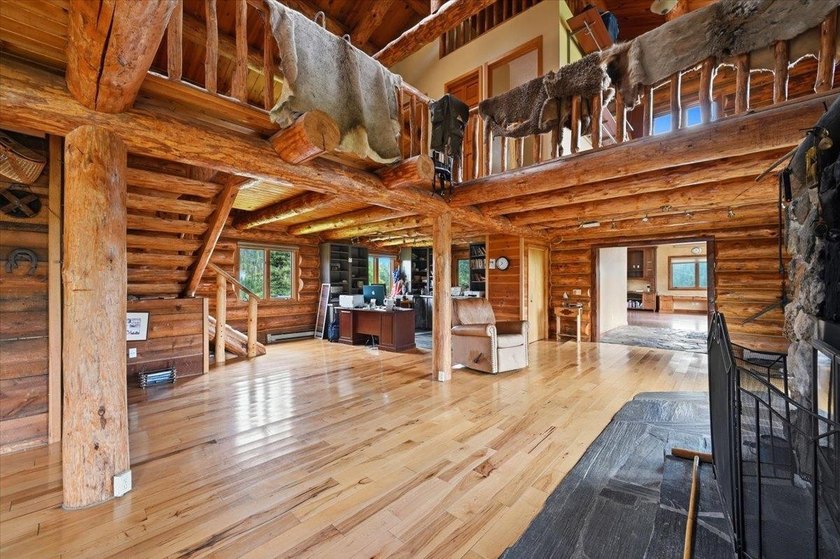 Listed by Jeff Lawler &amp; Lori Barnett at Engel &amp; Volkers Black - photo 11