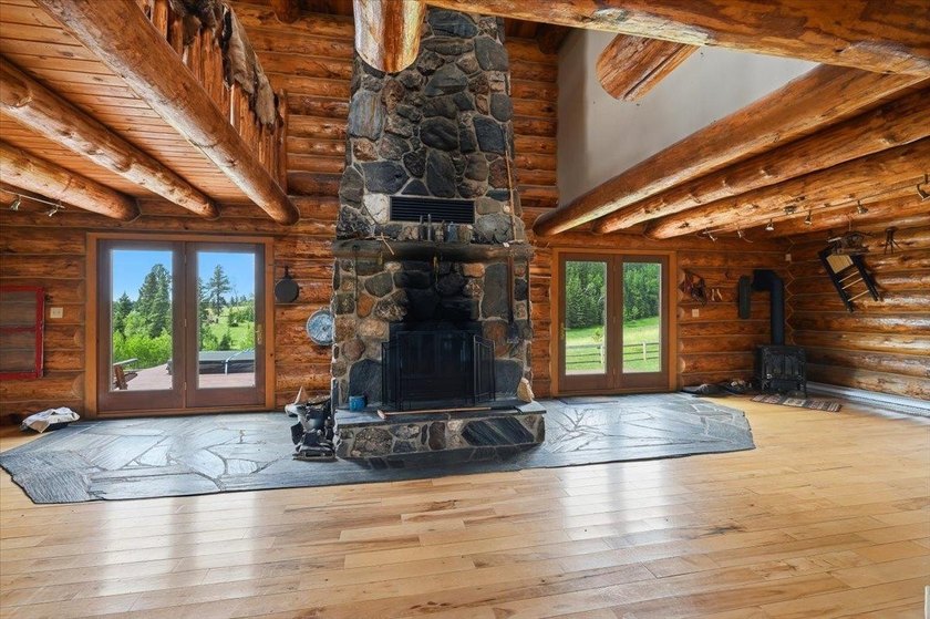 Listed by Jeff Lawler &amp; Lori Barnett at Engel &amp; Volkers Black - photo 12