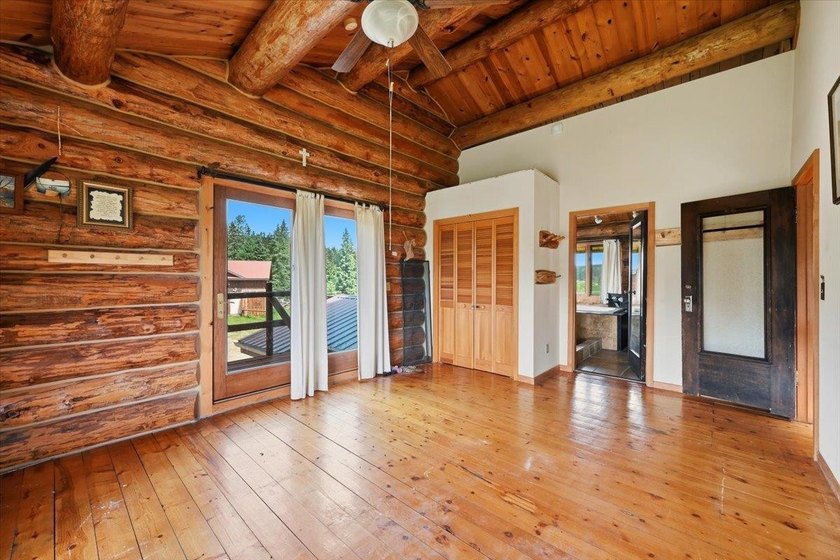 Listed by Jeff Lawler &amp; Lori Barnett at Engel &amp; Volkers Black - photo 15