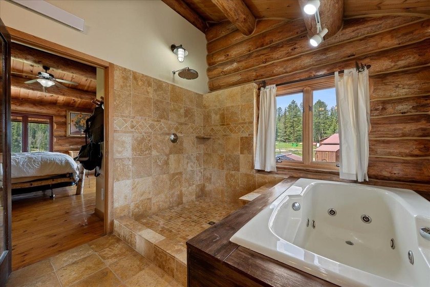 Listed by Jeff Lawler &amp; Lori Barnett at Engel &amp; Volkers Black - photo 18